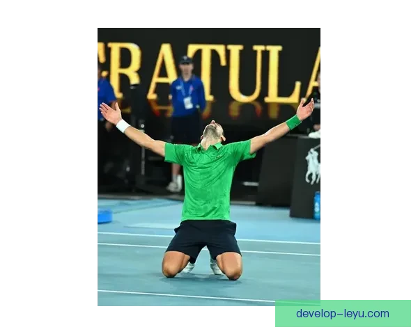 德约科维奇强势晋级决赛再创大满贯新纪录引发全球球迷热议焦点关注