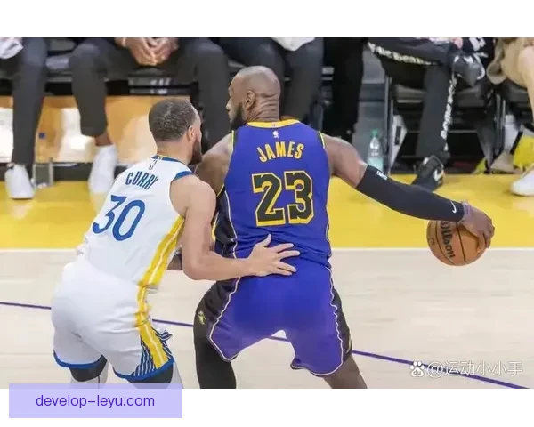 詹姆斯率湖人逆转勇士豪取三连胜季后赛关键卡位战再掀高潮引爆全场