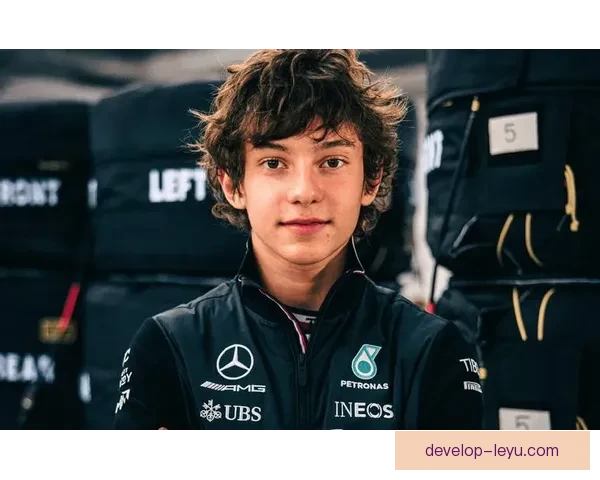 F1赛季最新动态揭秘车队战术调整与车手表现趋势 F1赛季最新动态揭秘车队战术调整与车手表现趋势