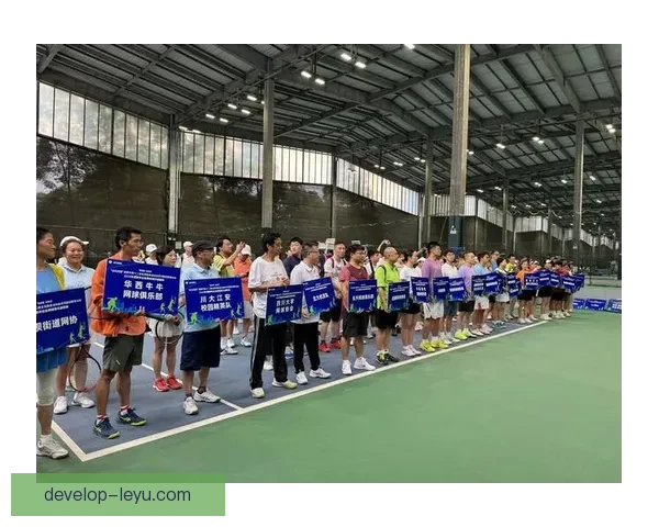 网球赛场最新动态：顶尖选手激烈角逐备战国际大赛