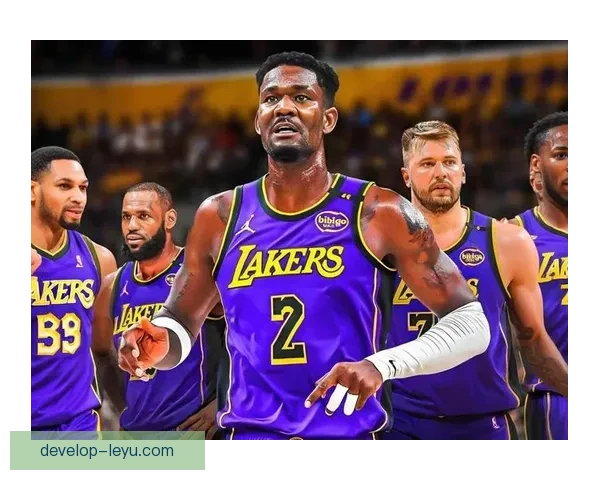 NBA最新动态：詹姆斯复出领军湖人冲击季后赛詹皇携手新星助力球队重回巅峰